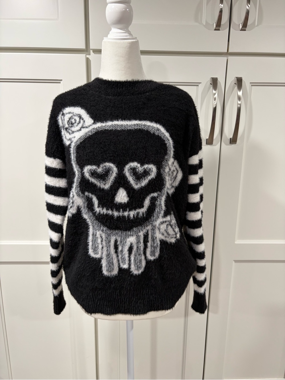 Fashion Nova Black & White Heart-Eye Skull Crewneck Sweater